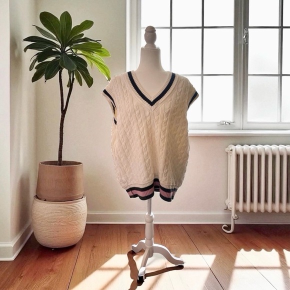 Free People Sweaters - Like New Free People V-Neck Sweater in White and Pink